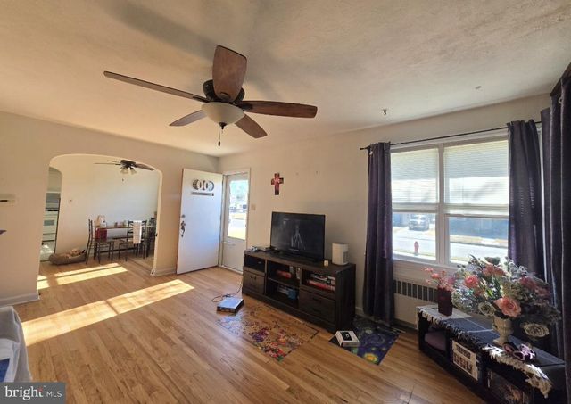 882 SAWYER AVE, Vineland, NJ 08360