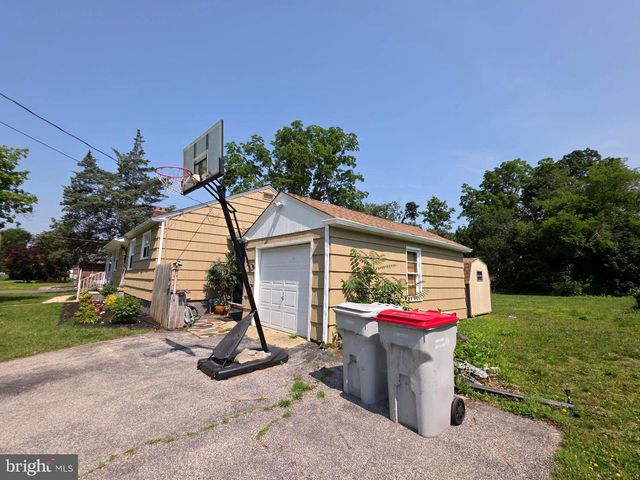 882 SAWYER AVE, Vineland, NJ 08360