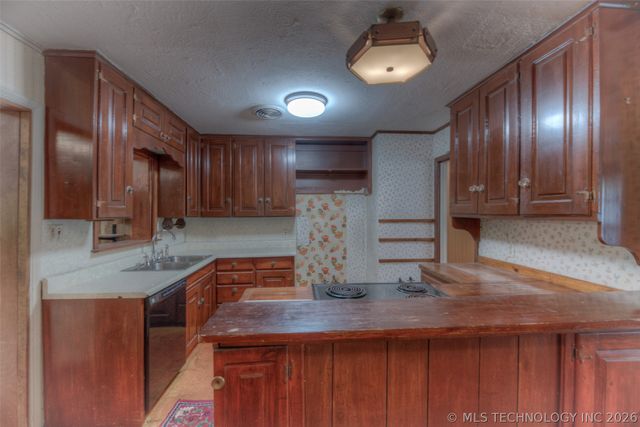 8925 E 15th Street, Tulsa, OK 74112