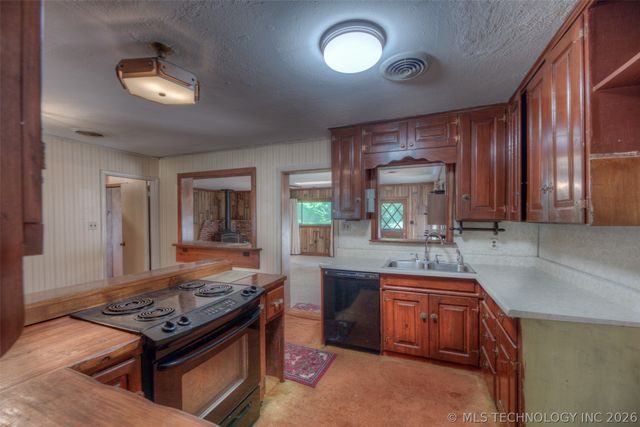 8925 E 15th Street, Tulsa, OK 74112