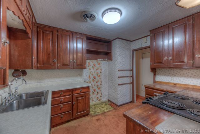 8925 E 15th Street, Tulsa, OK 74112
