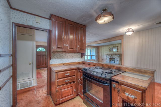 8925 E 15th Street, Tulsa, OK 74112
