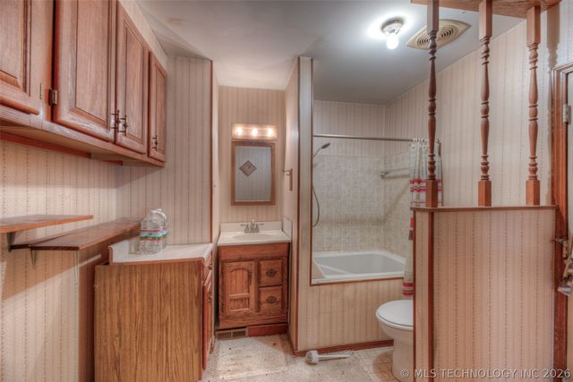 8925 E 15th Street, Tulsa, OK 74112