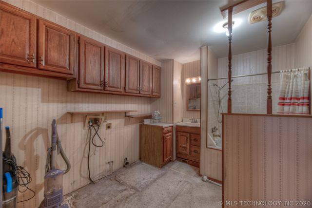 8925 E 15th Street, Tulsa, OK 74112