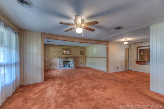 8925 E 15th Street, Tulsa, OK 74112