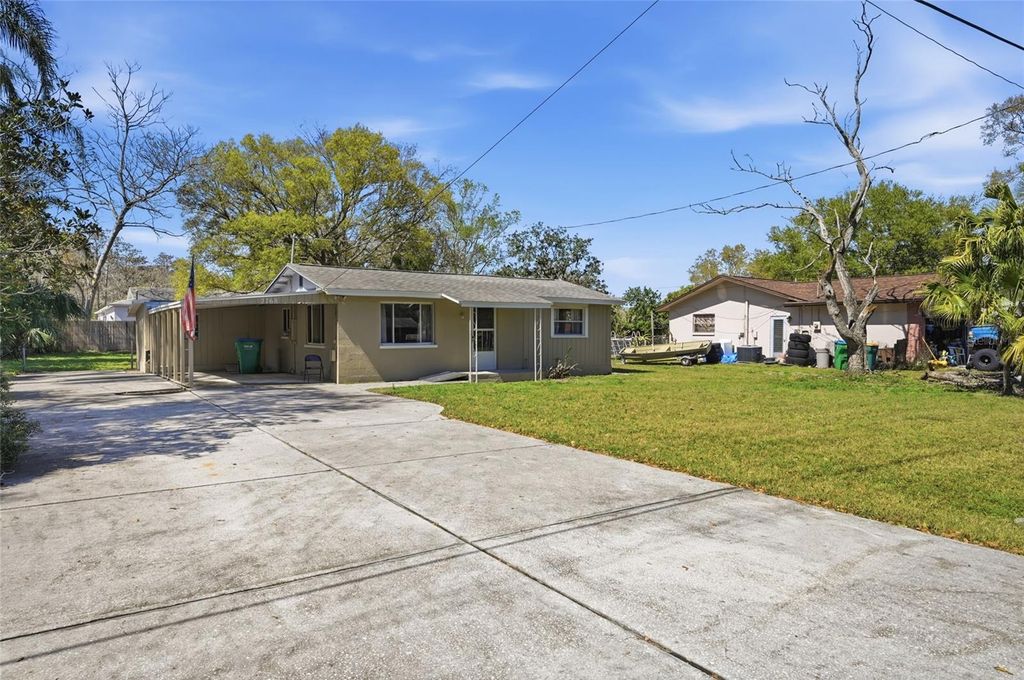 Image 3 of property listing at 2768 BELLE HAVEN DRIVE, Clearwater, FL 33763