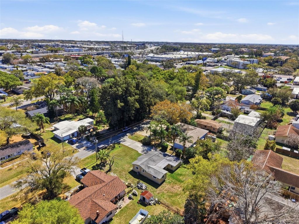 Image 32 of property listing at 2768 BELLE HAVEN DRIVE, Clearwater, FL 33763