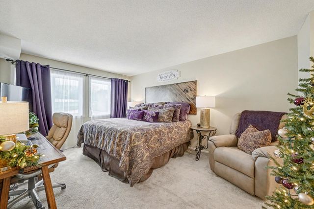 8940 Neill Lake Road 132, Eden Prairie, MN 55347