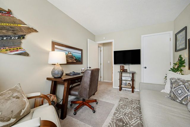 8940 Neill Lake Road 132, Eden Prairie, MN 55347