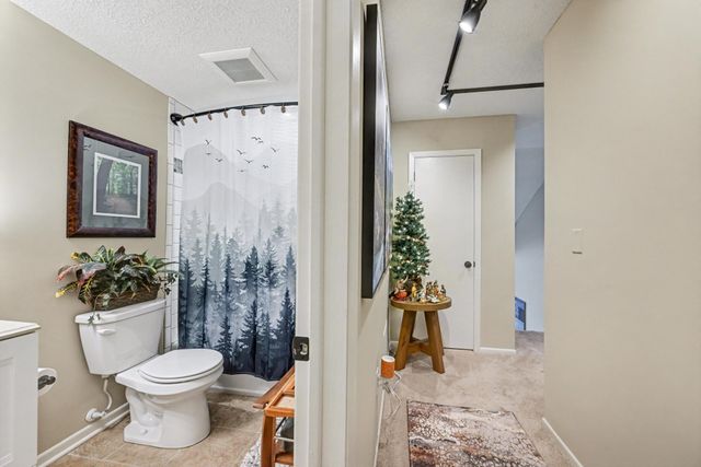 8940 Neill Lake Road 132, Eden Prairie, MN 55347