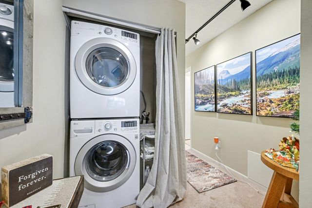 8940 Neill Lake Road 132, Eden Prairie, MN 55347