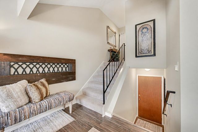 8940 Neill Lake Road 132, Eden Prairie, MN 55347