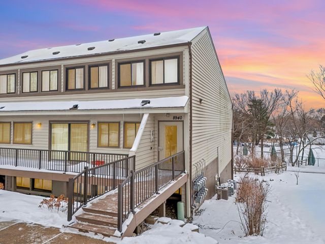 8940 Neill Lake Road 132, Eden Prairie, MN 55347