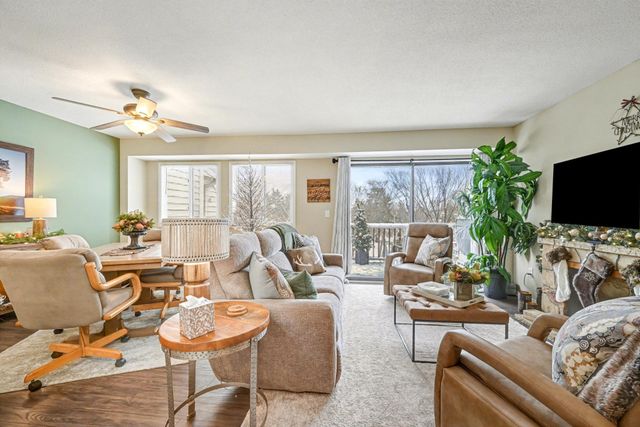 8940 Neill Lake Road 132, Eden Prairie, MN 55347
