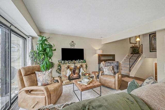 8940 Neill Lake Road 132, Eden Prairie, MN 55347