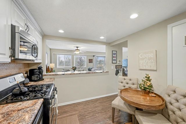 8940 Neill Lake Road 132, Eden Prairie, MN 55347