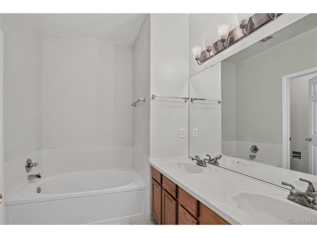 4013 S Carson St B, Aurora, CO 80014