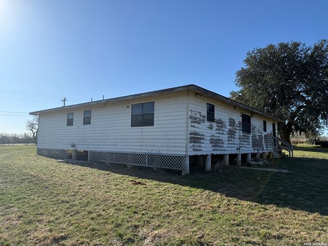 5878 Fm 775, New Berlin, TX 78155