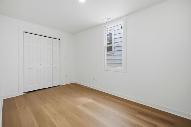 8612 S Burnham Avenue, Chicago, IL 60617