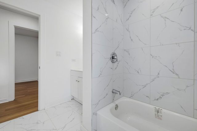 8612 S Burnham Avenue, Chicago, IL 60617