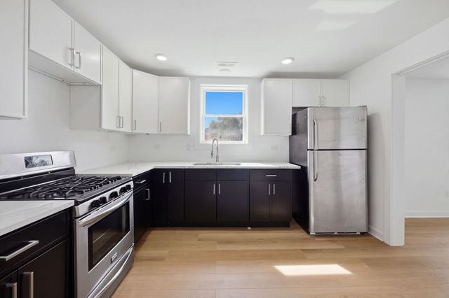 8612 S Burnham Avenue, Chicago, IL 60617