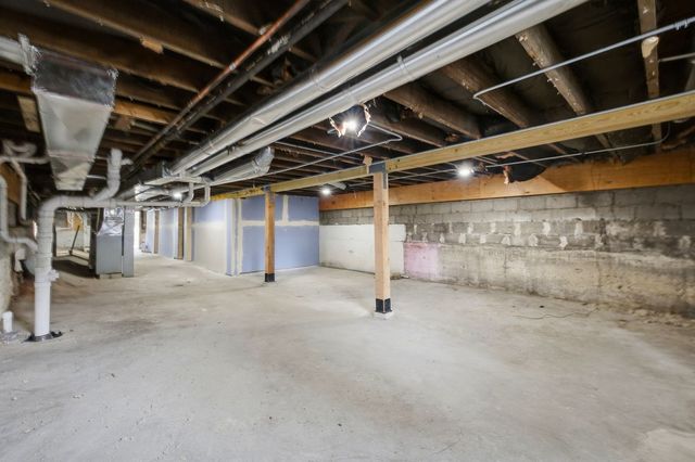 8612 S Burnham Avenue, Chicago, IL 60617