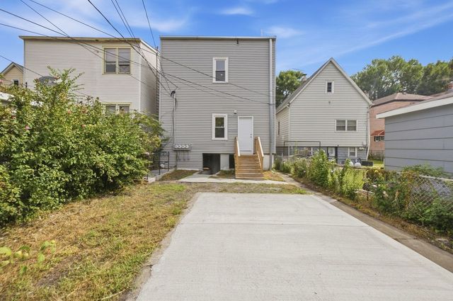 8612 S Burnham Avenue, Chicago, IL 60617
