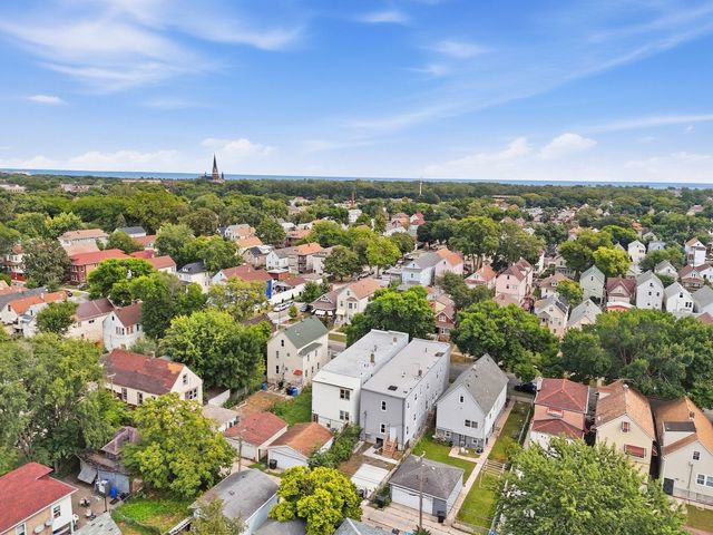 8612 S Burnham Avenue, Chicago, IL 60617
