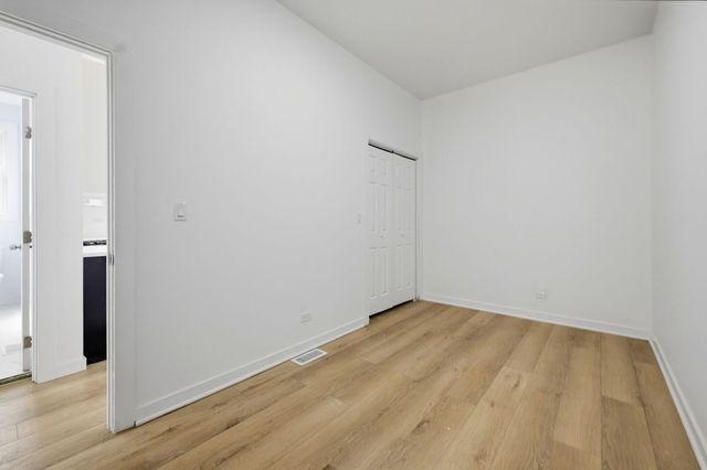 8612 S Burnham Avenue, Chicago, IL 60617