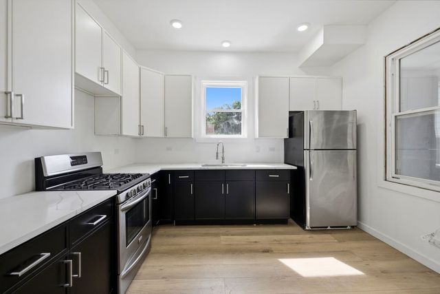 8612 S Burnham Avenue, Chicago, IL 60617