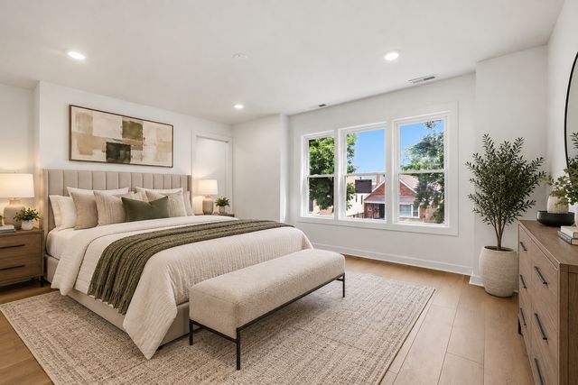 8612 S Burnham Avenue, Chicago, IL 60617