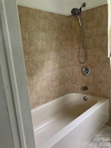 104 Countryside Drive SE, Lenoir, NC 28645