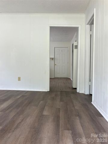 104 Countryside Drive SE, Lenoir, NC 28645