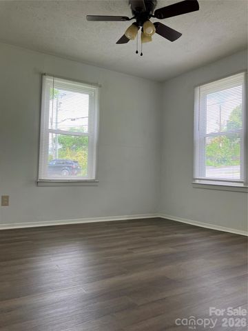 104 Countryside Drive SE, Lenoir, NC 28645