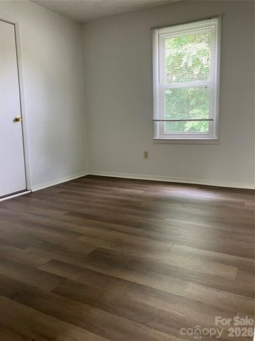 104 Countryside Drive SE, Lenoir, NC 28645