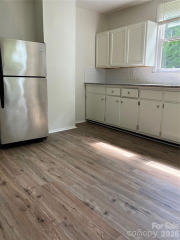 104 Countryside Drive SE, Lenoir, NC 28645