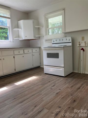 104 Countryside Drive SE, Lenoir, NC 28645