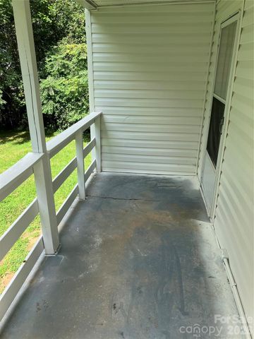 104 Countryside Drive SE, Lenoir, NC 28645