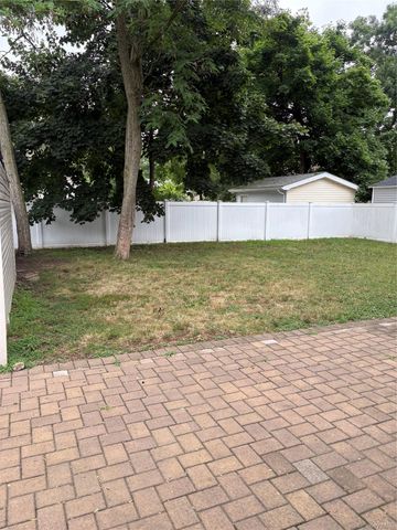 125 Washington Avenue, Amityville, NY 11701