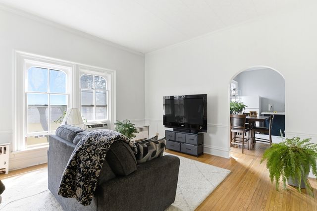 133 N Brainard Street, Naperville, IL 60540