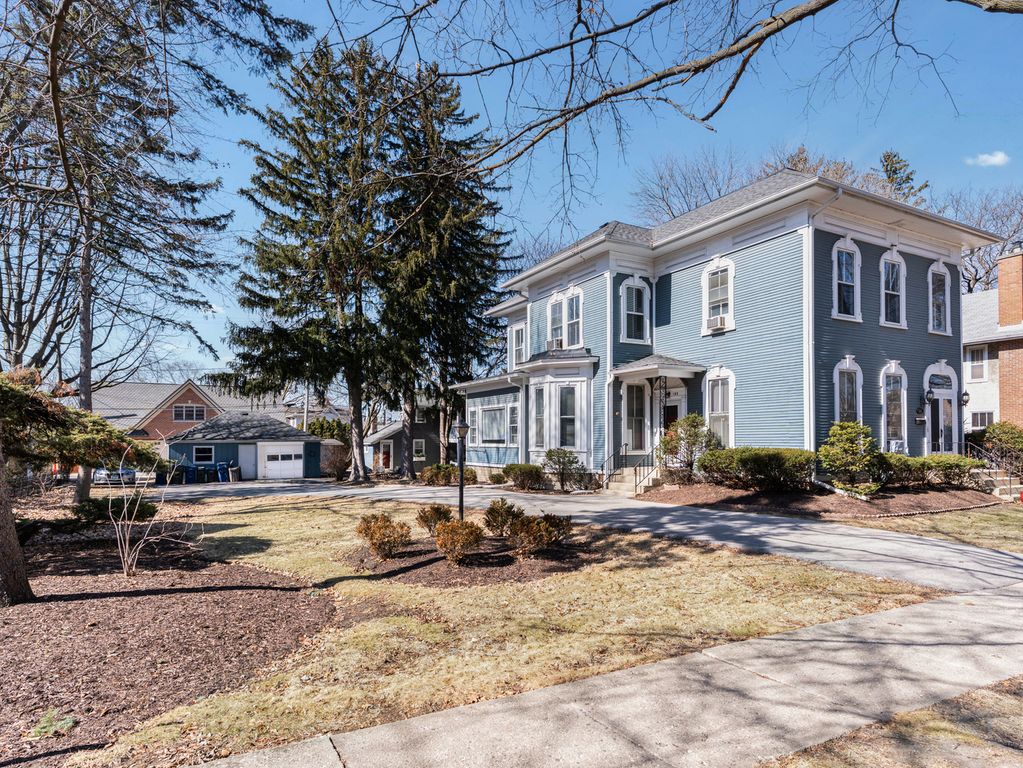 133 N Brainard Street, Naperville, IL 60540