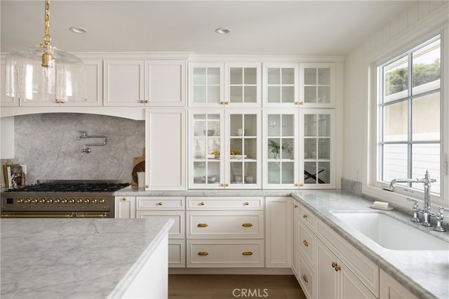1112 Pembroke Lane, Newport Beach, CA 92660