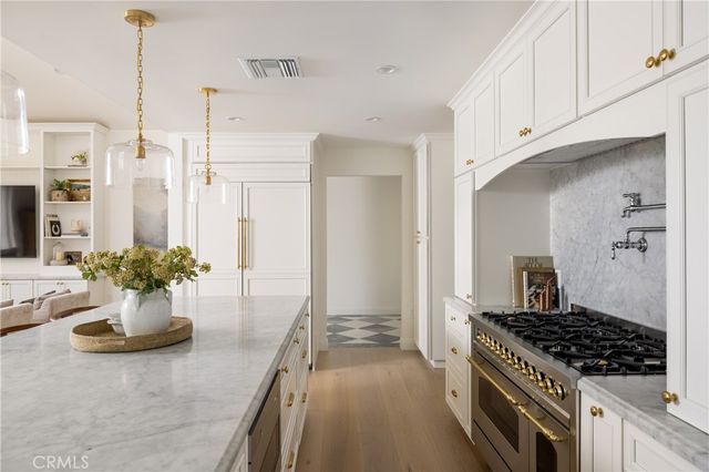 1112 Pembroke Lane, Newport Beach, CA 92660