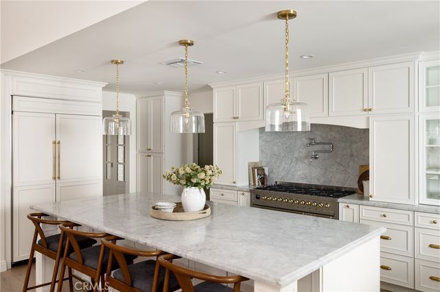 1112 Pembroke Lane, Newport Beach, CA 92660