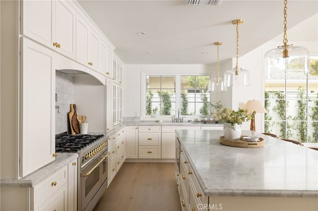 1112 Pembroke Lane, Newport Beach, CA 92660