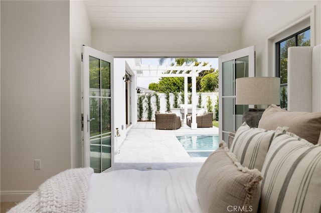 1112 Pembroke Lane, Newport Beach, CA 92660
