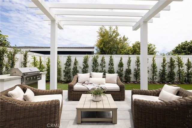 1112 Pembroke Lane, Newport Beach, CA 92660
