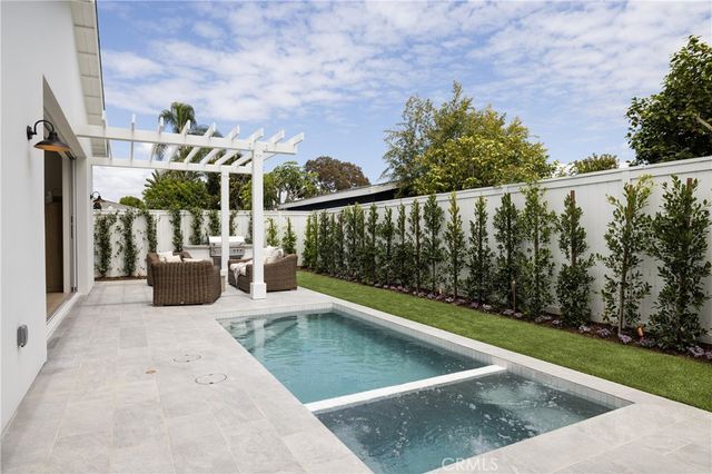 1112 Pembroke Lane, Newport Beach, CA 92660