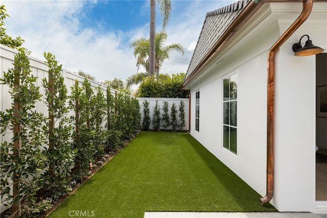 1112 Pembroke Lane, Newport Beach, CA 92660