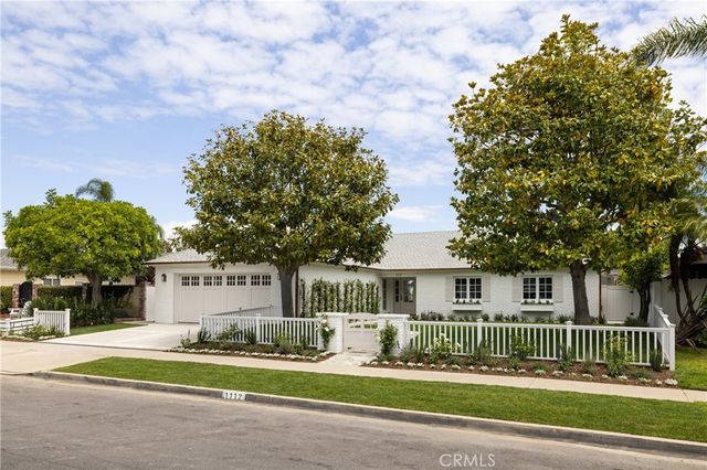 1112 Pembroke Lane, Newport Beach, CA 92660
